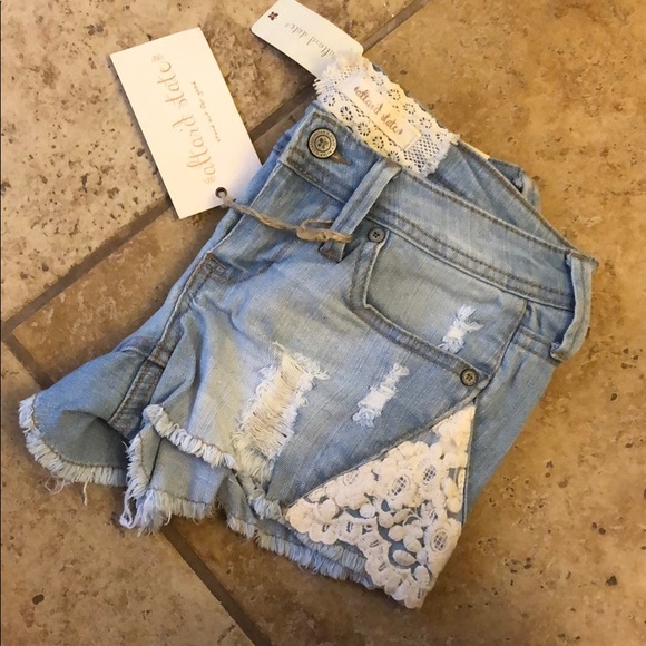 ❌sold❌ festival Boho Lace jean shorts 💕 - Picture 2 of 7